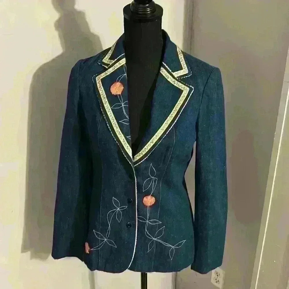 VTG Single breasted fitted blazer lapel gold  trim floral decorative embroidery